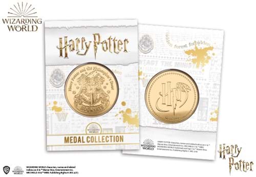 Philosophers-Stone-Hogwarts-Crest-Product-Images-Medal-In-Card.jpg