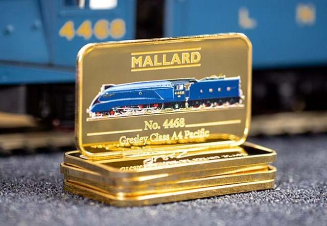 Mallard Steam Locomotive Gold Plated Ingot Lifestyle3