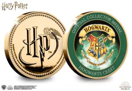 This official Harry Potter medal features on the reverse a full colour image of the Hogwarts Crest. The obverse features the Harry Potter logo.