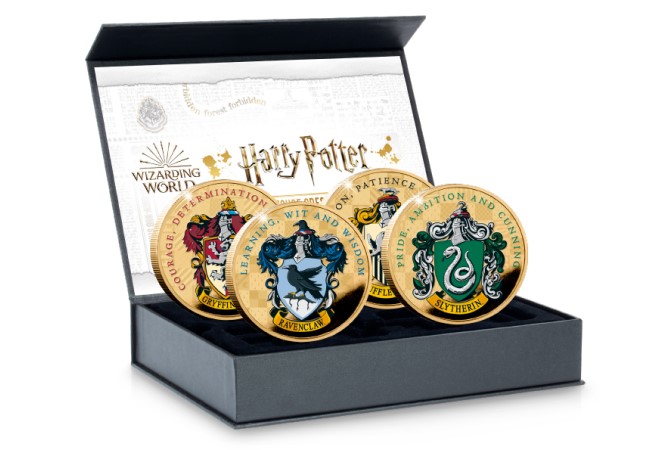 The Hogwarts Crests Set