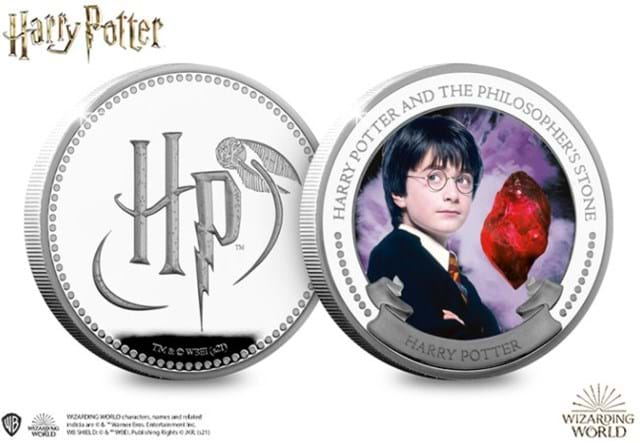 Harry-Potter-20th-Anniversary-Students-Set-Product-Images-Harry-Medal.jpg