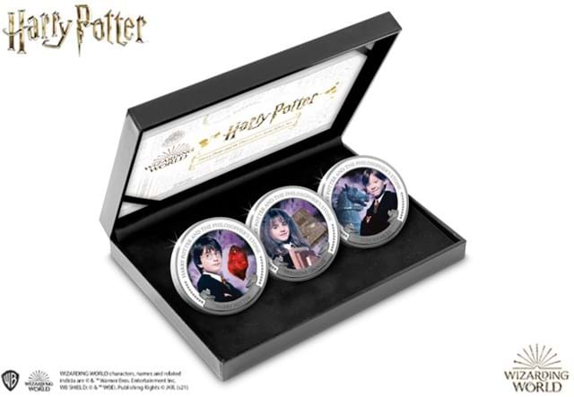 Harry-Potter-20th-Anniversary-Students-Set-Product-Images-Medals-in-Box.jpg