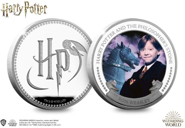 Harry-Potter-20th-Anniversary-Students-Set-Product-Images-Ron-Medal.jpg