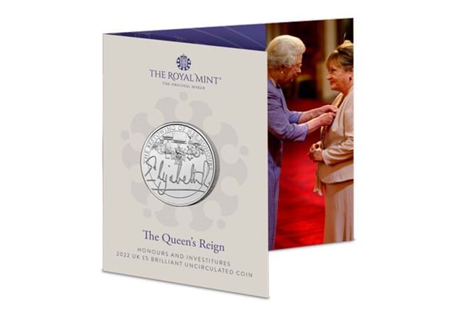 Queen's Reign Honours And Investitures £5 BU Pack Front Cover