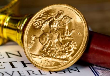 The Queen Elizabeth II Gillick portrait Gold Sovereign was struck between 1957 and 1968. The reverse features Pistrucci's St George & the Dragon. Struck in 22 Carat Gold, weight is 8g.