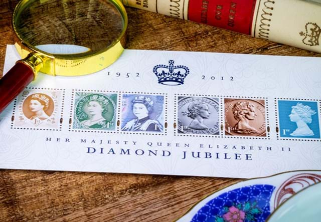 Diamond Jubilee Stamps And Coin Set Lifestyle 06