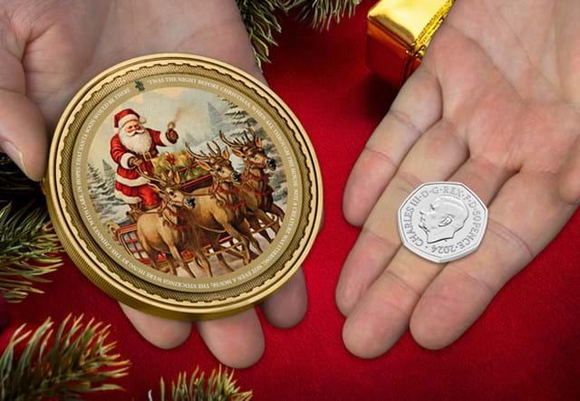 100Mm Christmas Medal (Santa With Reindeers) In Hand 02