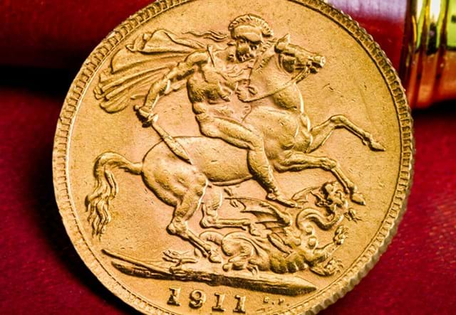 1911 Gold Sovereign Lifestyle 04